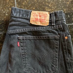 Mens 505 Levis, 36 by 30, black, zip up and in excellent condition. Regular fit